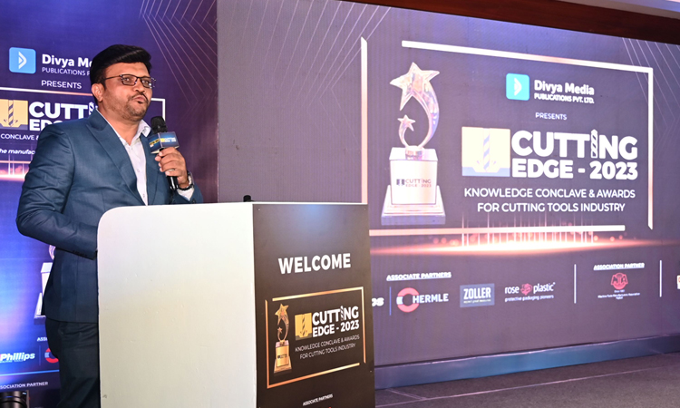 Mr. Shirish Dongre delivering a welcoming address. at Cutting edge 2023